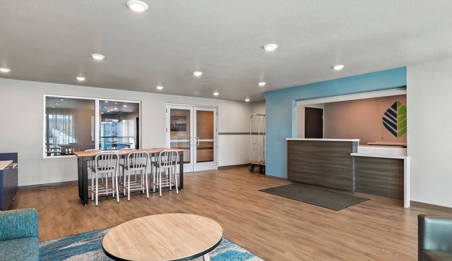 WoodSpring Suites Palm Springs – West Palm Beach