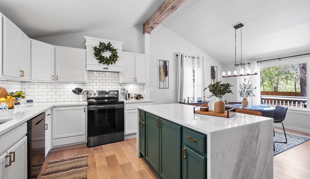 Woodstock Charm- 2 min to downtown Woodstock & Pet Friendly!