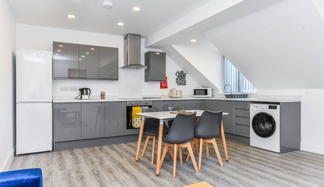 Woodstock House Flat 9 - Your Hucknall Home: 2BR Apartment