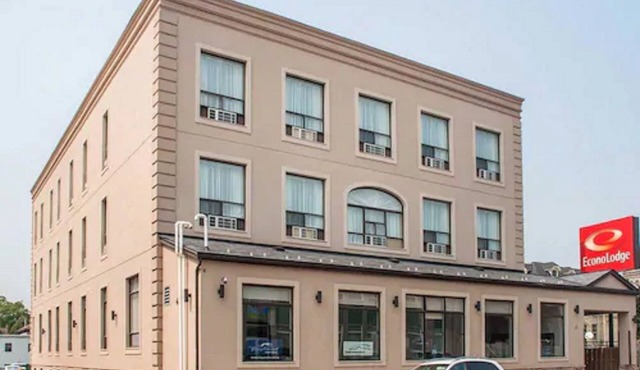 Woodstock Inn and Suites