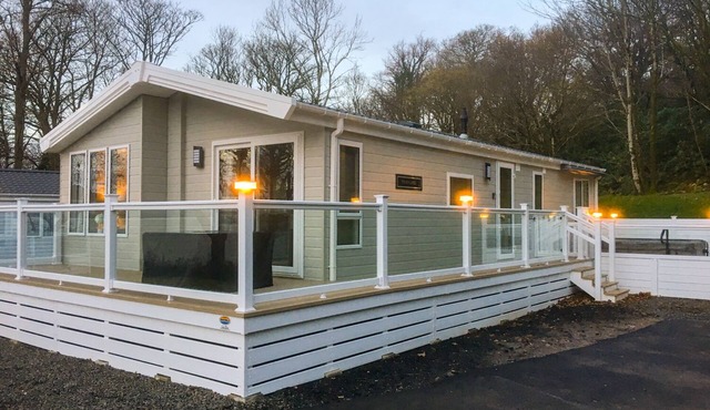 WOODSTOCK LODGE, family friendly, with hot tub in Wemyss Bay