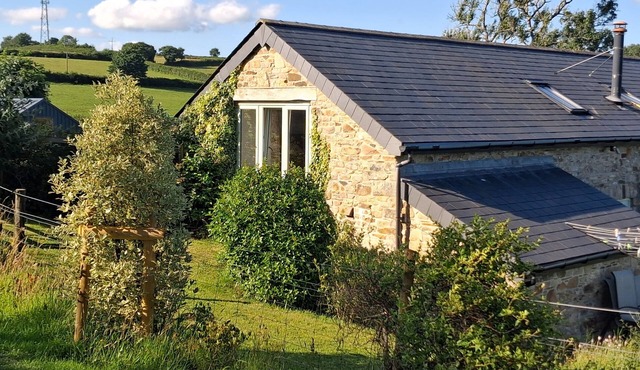WOODSTONE BARN, pet friendly, character holiday cottage in Tavistock