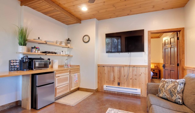 Woodsy Alton Couple's Retreat Near Bryce Canyon