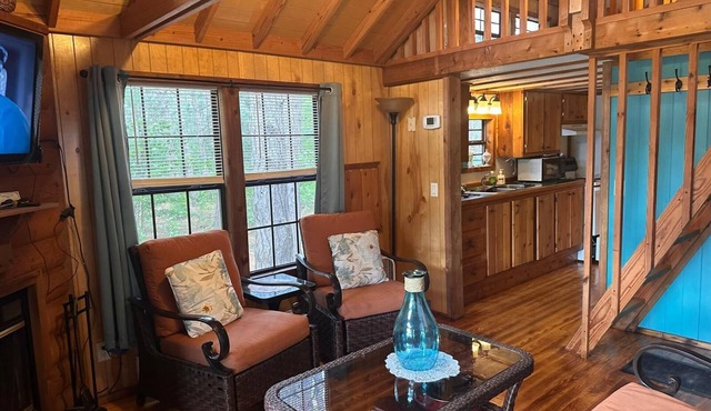 Woodsy and Private- Rustic Cabin