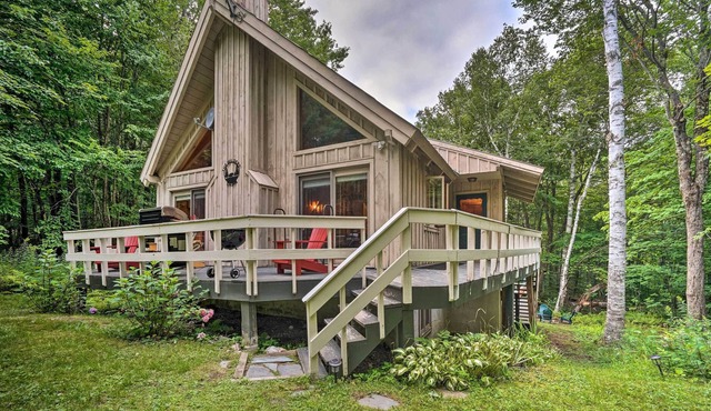 Woodsy Cabin w/ Fire Pit ~ 8 Mi to Mount Snow