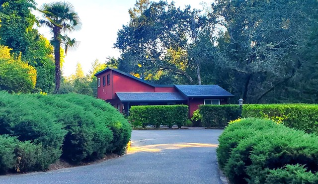 Woodsy Cottage in Wine Country Near Bodega Bay in Sebastopol