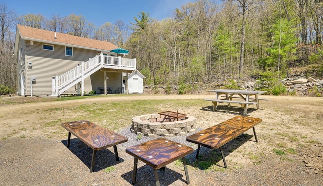 Woodsy Family Retreat 11 Mi to Raystown Lake!