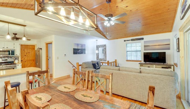 Woodsy Gassville Getaway about 3 Mi to White River!