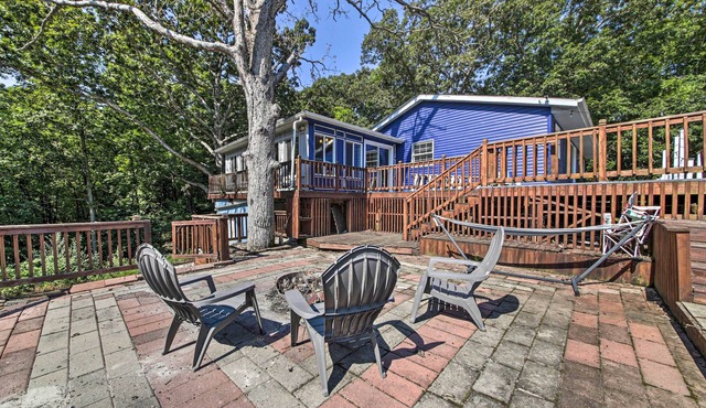 Woodsy Home w/View, 1 Mi to Lake Shelbyville