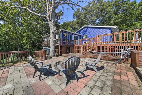 Woodsy Home with View, 1 Mi to Lake Shelbyville