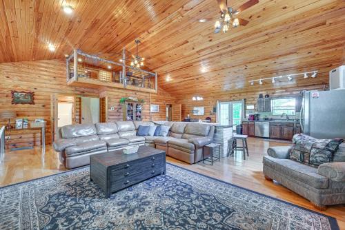Woodsy Kentucky Escape with Game Room and Lake Access!