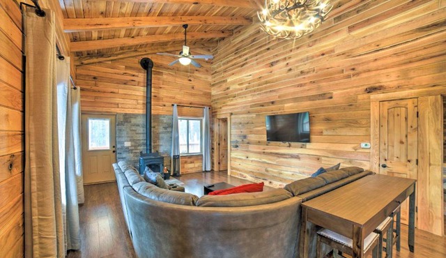 Woodsy Mountain Cabin: 2 Mi to Angel Fire Resort!