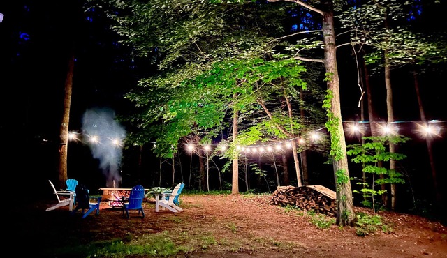 Woodsy Oasis w/HOT TUB & Game Room!