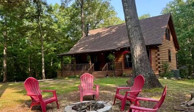 Woodsy Retreat Cabin Sleeps 9 6 Min to LakePoint MTB Trails Nearby
