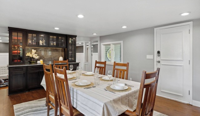 Woodsy Retreat: Chef's Kitchen, Dance Room & Gym