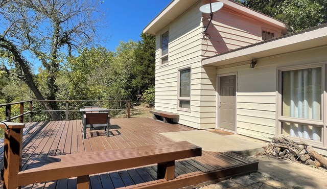 Woodsy rural cabin on the Middle Caney River.