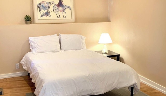 Woodsy Woodside Oasis