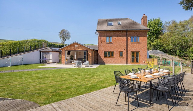 Woodtops - Five Bedroom House, Sleeps 10