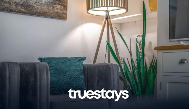 Woodview House by Truestays Serviced Accommodation