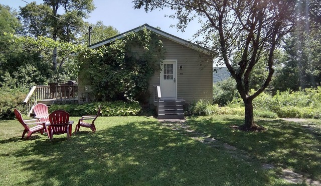 Woodview Retreat 2-bedroom apartment Unit #1 Cooperstown with Pool