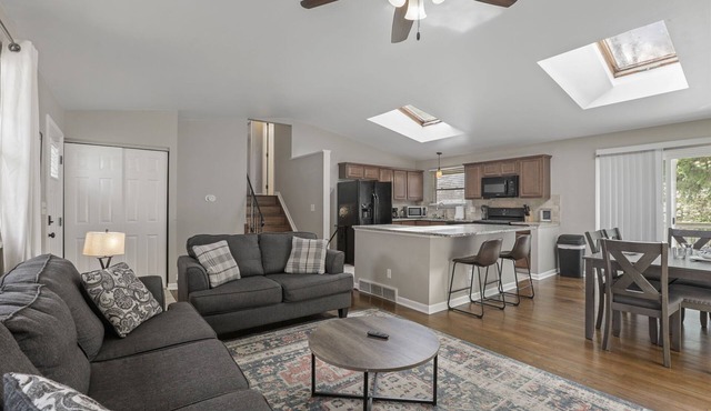 Woodward Park Charmer - 2 Ba 5 Bed - Fenced yard