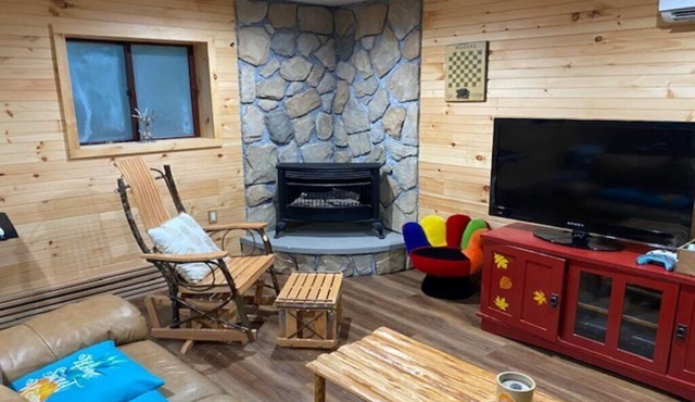 Woody Retreat Intimate Chalet + Oak Sauna