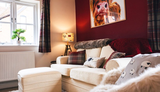 Woolpack Cottage - modern, 2-bed, centre of Wantage