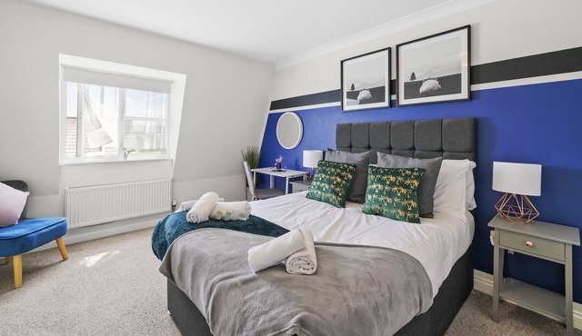 Woolthwaite- Beautiful 4 bedroom house and parking