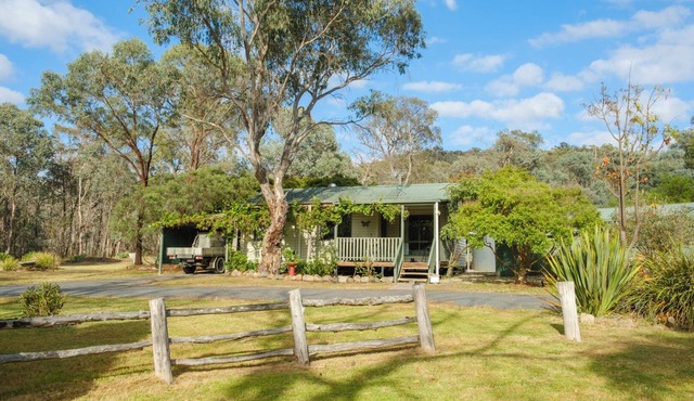 Woongarra Cottage - Tranquil Off-Grid Nature Escape in a Bush Setting