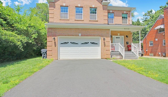 Wooten FULL · The Ultimate Luxury | Yard | Jacuzzi | Garage