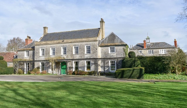 WOOTTON HOUSE, pet friendly, with pool in Butleigh Wootton