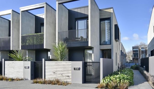 Worcester Terrace Eleven-Top inner city location