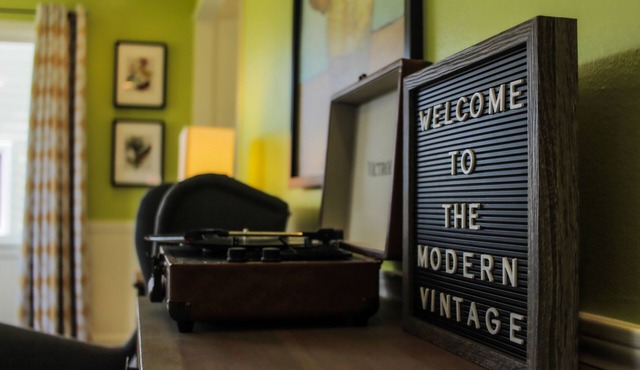 Work away ready, dog friendly. Downtown Tillamook - Modern Vintage