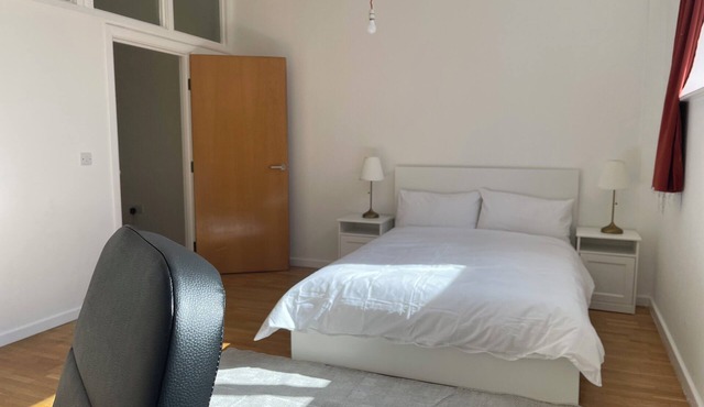 Work-Friendly Dalston Apartment
