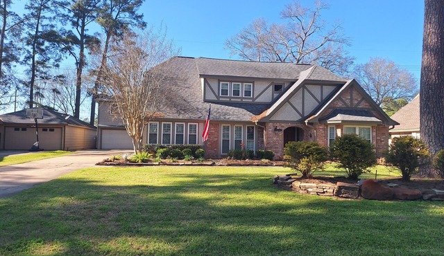 Work n' Play Cypress- Spacious 5-bedroom house with a pool/spa in north Cypress