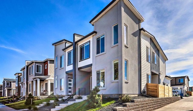 Work, Play and Explore! Townhome 6 Mi to Dtwn Denver
