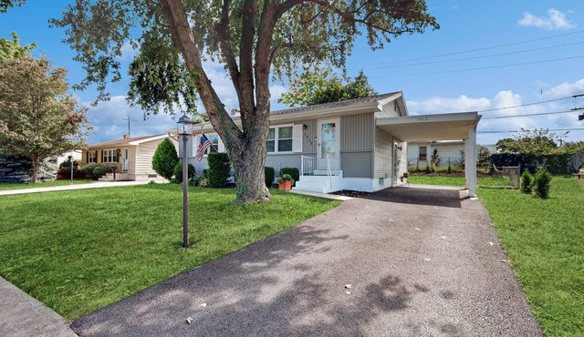 Work & Play! Home 1 Mi to Dtwn & Central Market