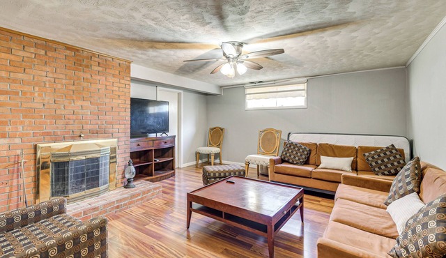 Work & Play in Alexandria! DMV Commuter Base