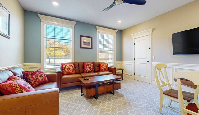 Work, Play & Stay! Apt Near Holyoke Medical Center