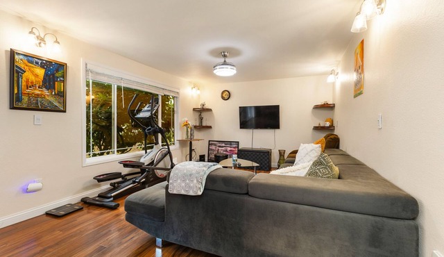 Work-Ready Friendly 1BR Condo | Near Downtown