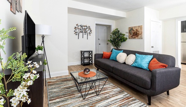 Work & Relax 2 Bedroom Perfect for Long-Term Stay!