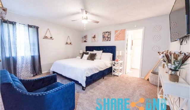 Work & Relax ~ Near LRAFB ~ King Bed ~ Patio