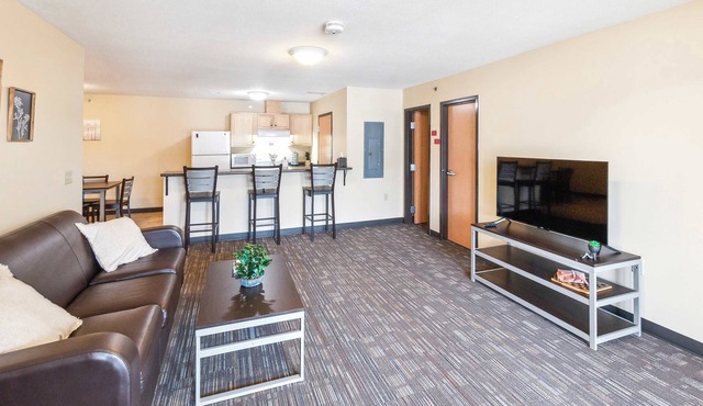 Work Relax Repeat in a Bright and Spacious Stay