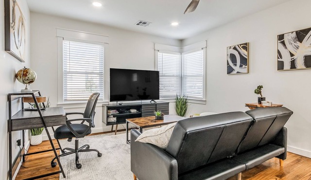 Work, Rest & Recharge – Downtown Home w/Washer & Dryer