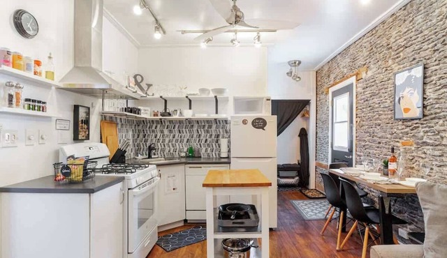 Work, Visit & Relax Downtown | Wi-Fi + Laundry