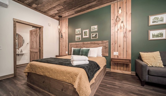 Work & Wander | Cafés & Cozy Comforts