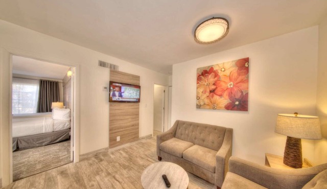 Work & Waves: Gold Coast 2BR Escape