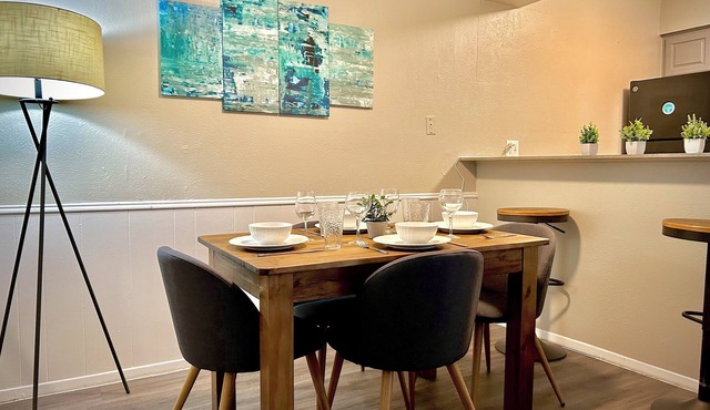 Worker friendly, cozy, great location, quiet, full kitchen, WiFi,