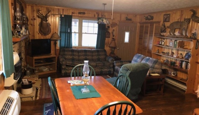 Workman's Wildlife Haven, Secluded country setting vacation cabin
