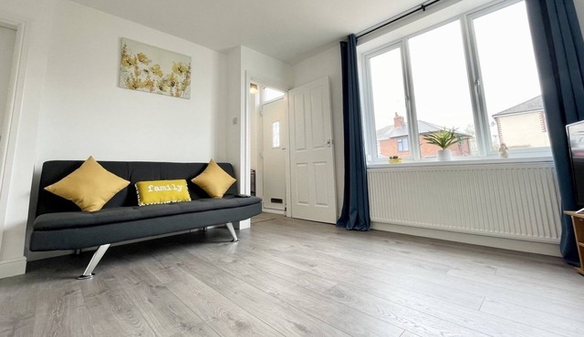 Worksop Newly Refurbished 3-Bedroom House